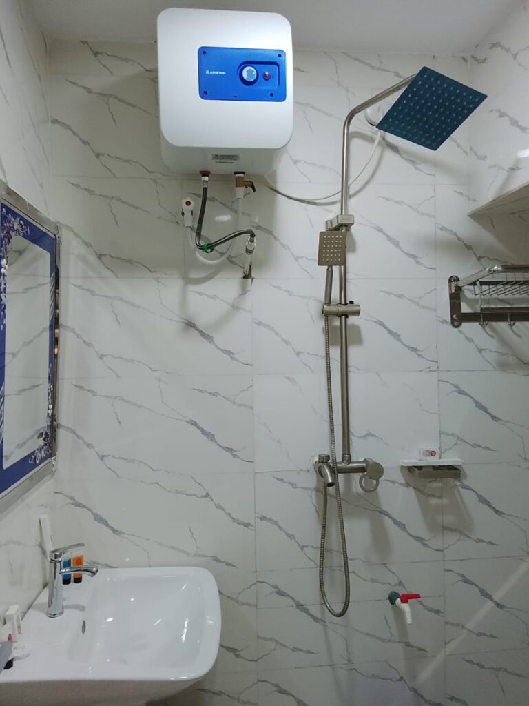 devhak hotel edo deluxe bathroom