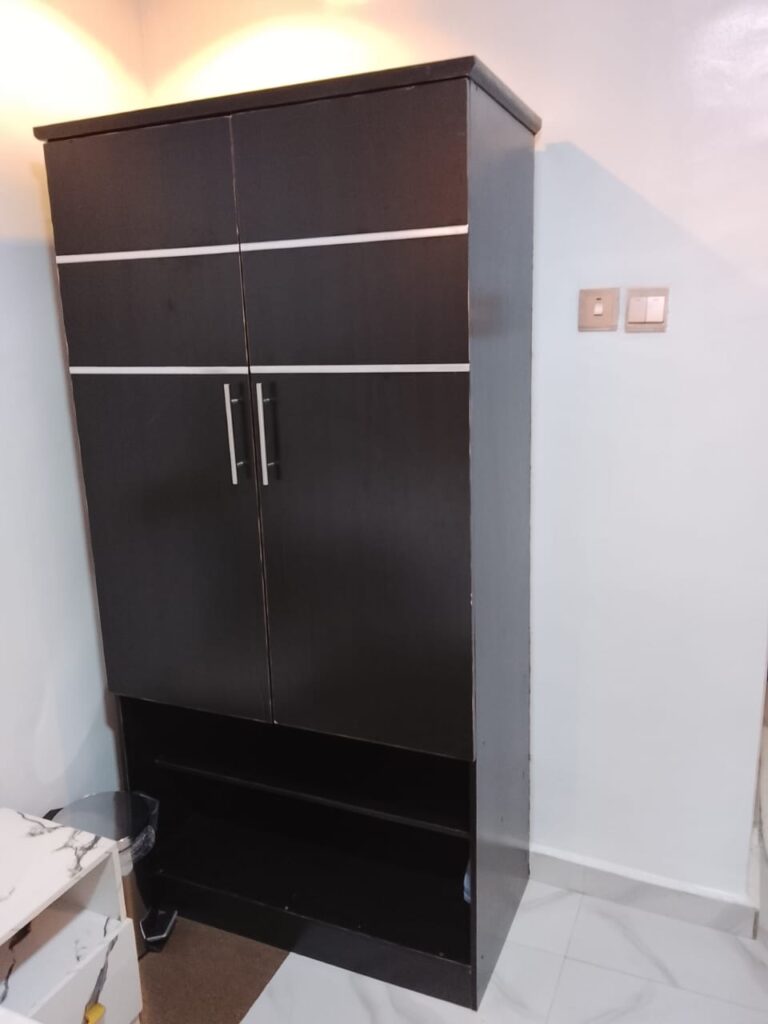 devhak hotel edo deluxe closet area