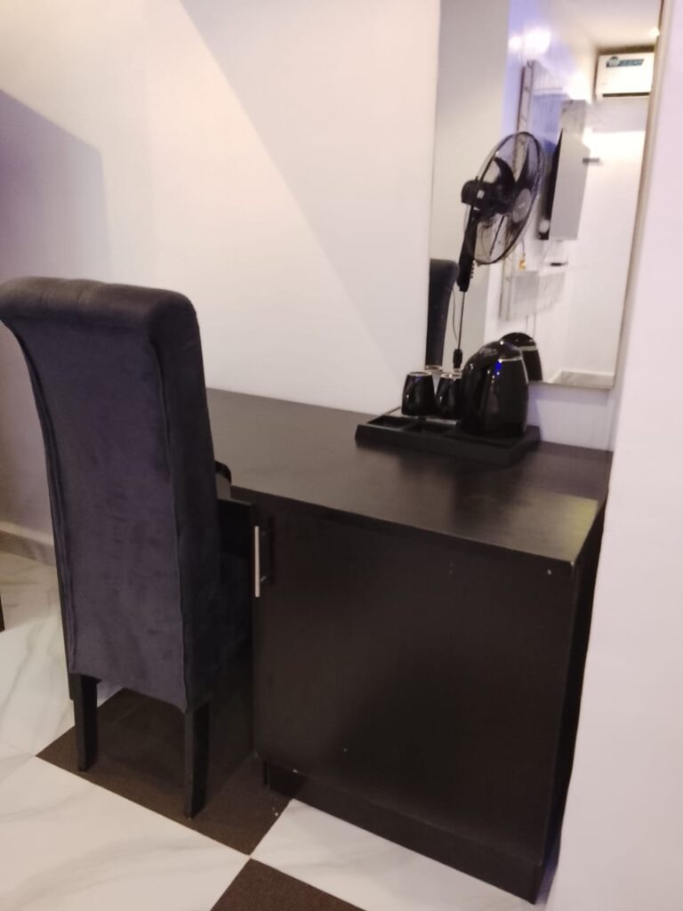 devhak hotel imo deluxe table section